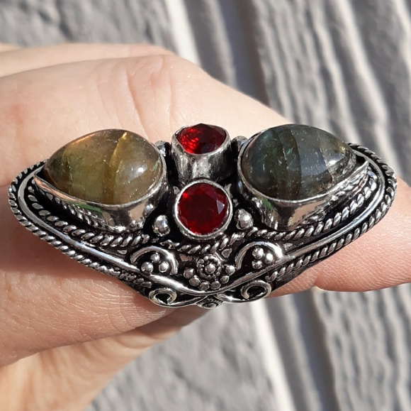 New Oversized Labradorite & Garnet 925 Silver Statement Ring. - Picture 8 of 9